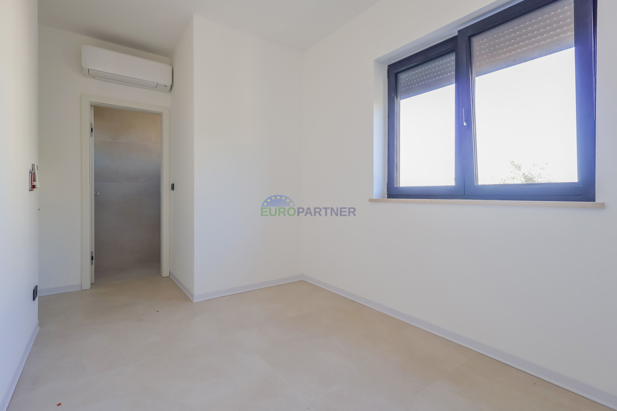 Moderna kuća u nizu u blizini mora i grada Poreča