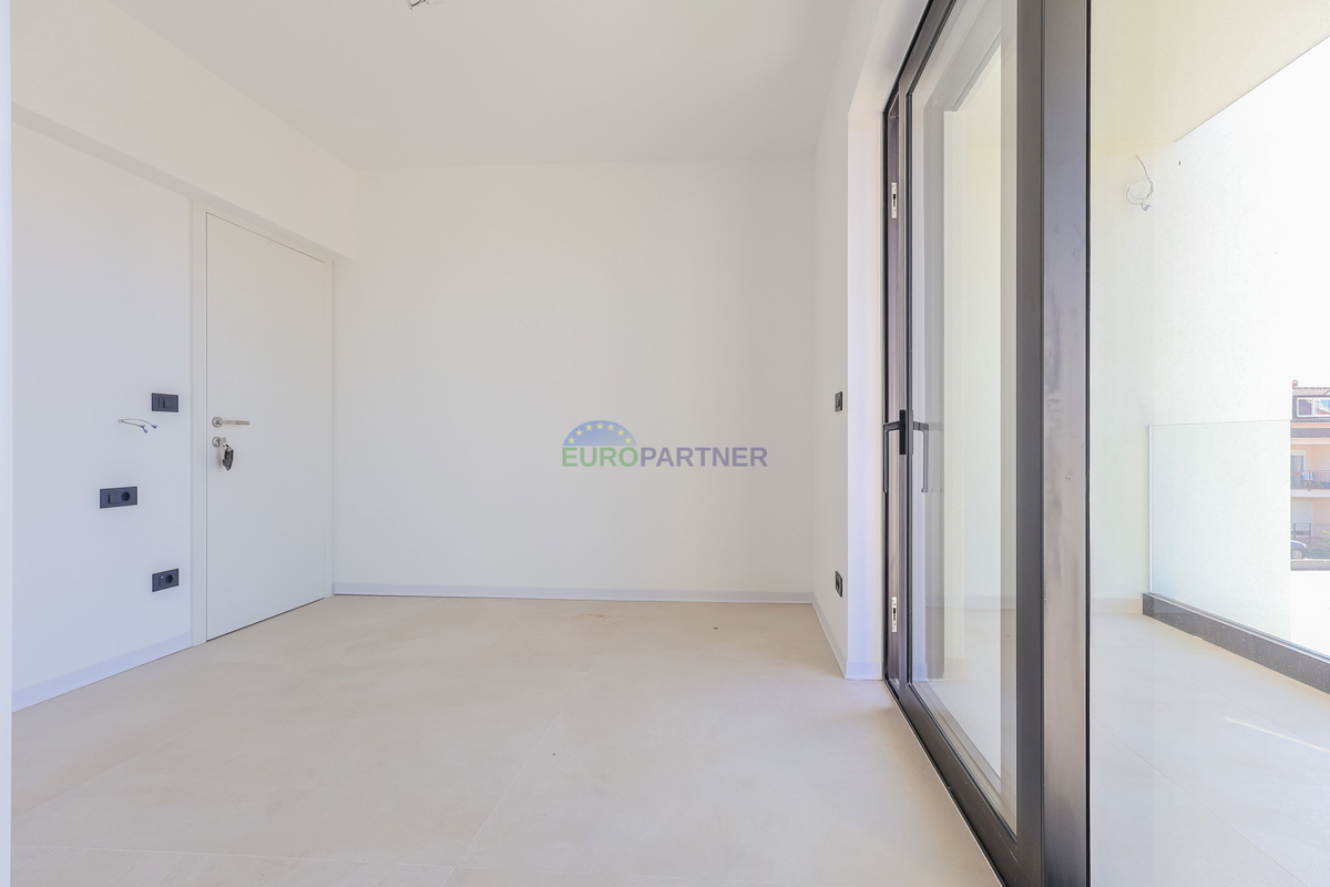 Moderna kuća u nizu u blizini mora i grada Poreča