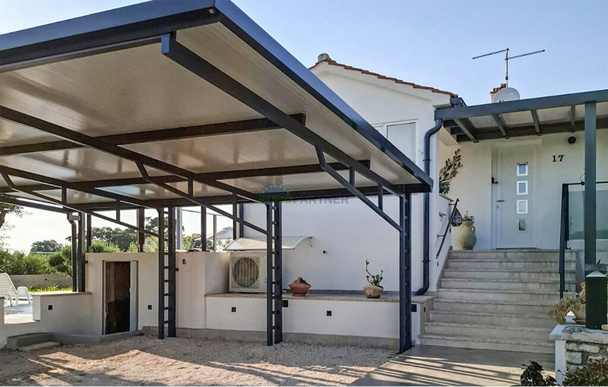 Istra, Višnjan, vila sa prekrasnim maslenikom