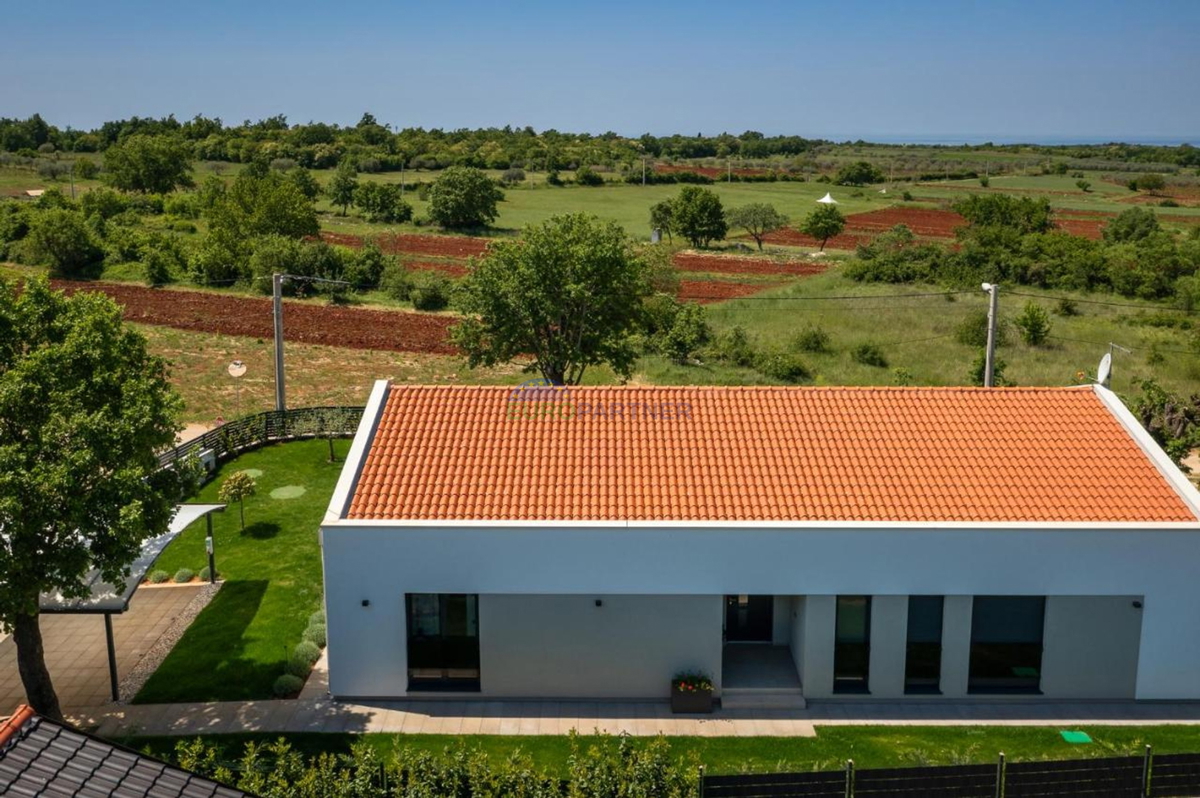 Istra, Poreč, prelepa pritlična hiša s bazenom in lepo urejeno okolico
