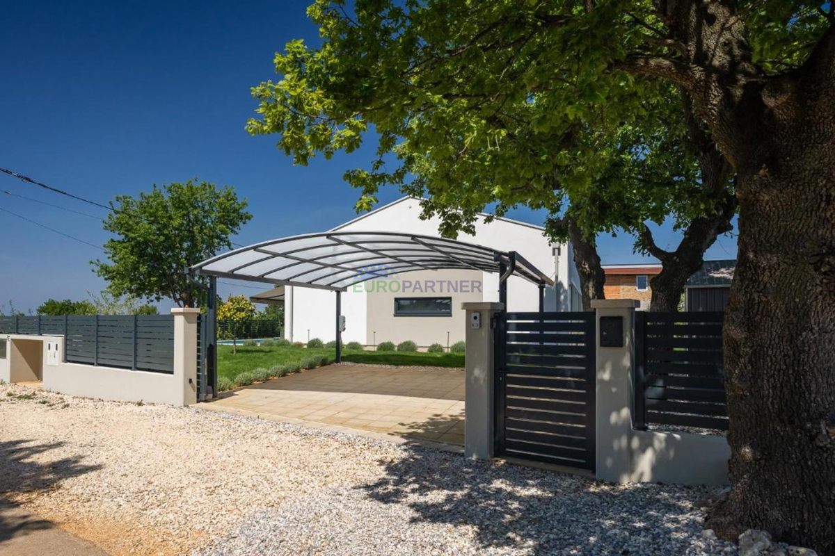 Istra, Poreč, prelepa pritlična hiša s bazenom in lepo urejeno okolico