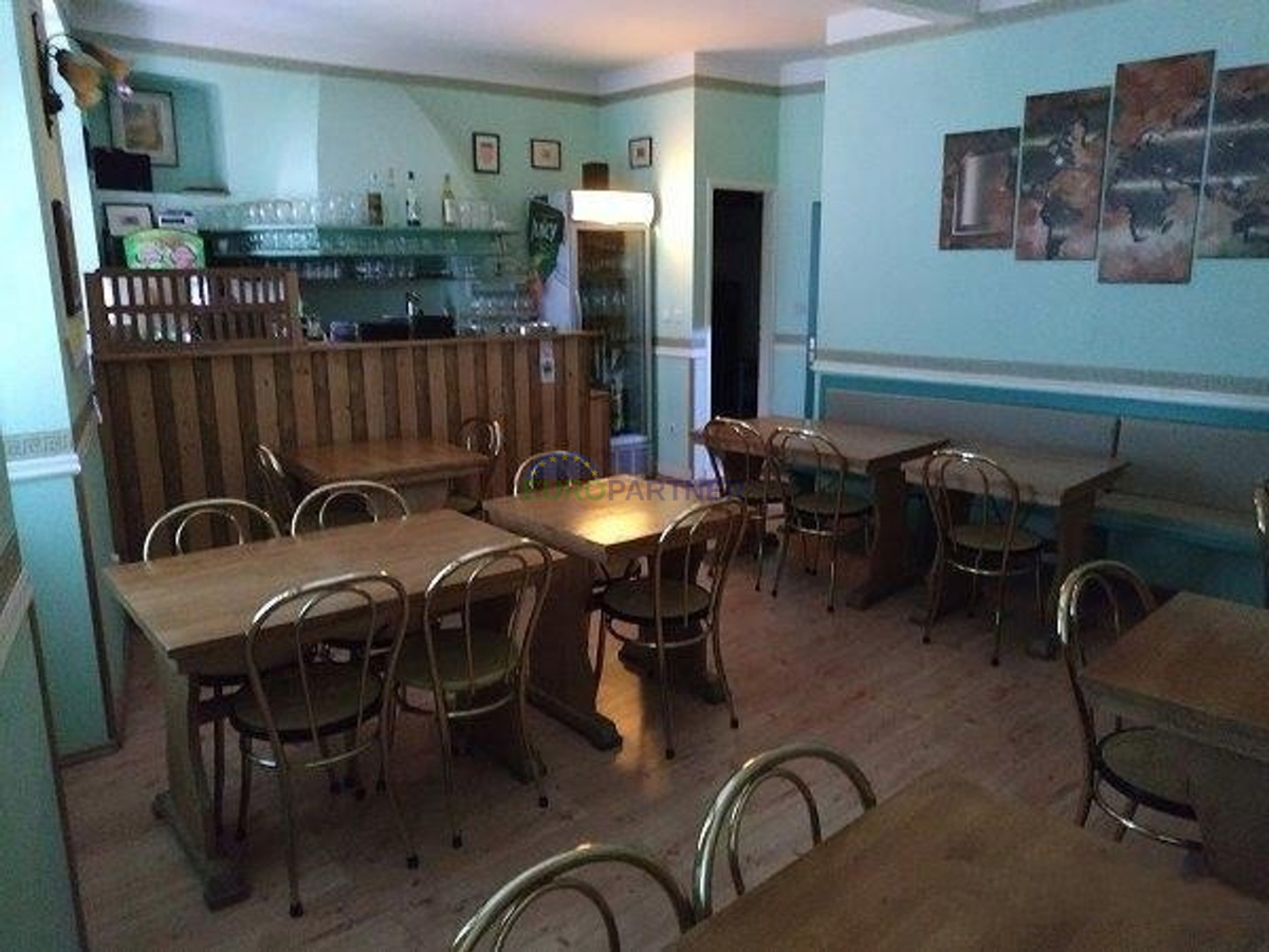 Istra, Rovinj, poslovni prostor z apartmaji
