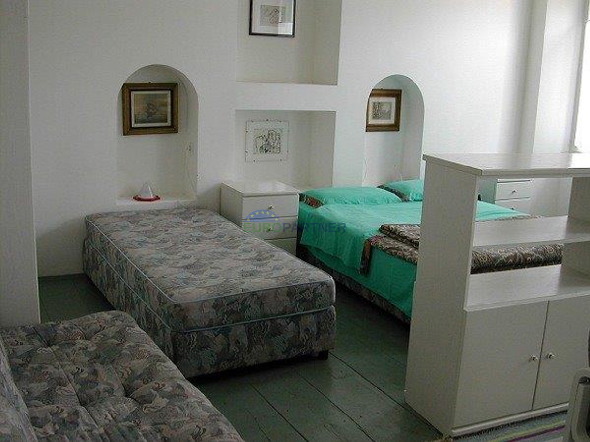 Istra, Rovinj, poslovni prostor z apartmaji