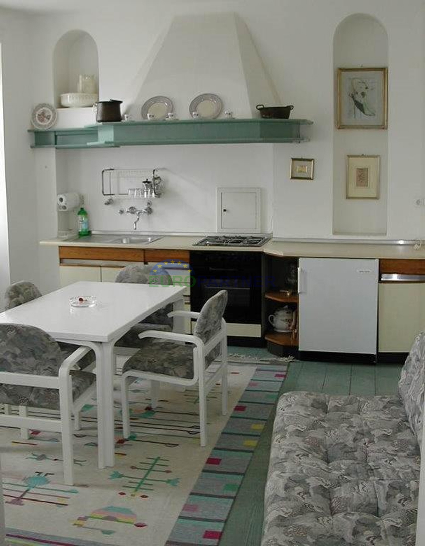 Istra, Rovinj, poslovni prostor z apartmaji