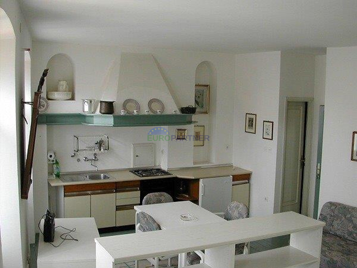 Istra, Rovinj, poslovni prostor z apartmaji