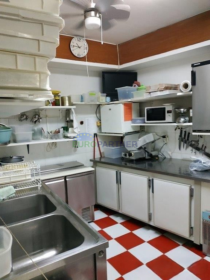 Istra, Rovinj, poslovni prostor z apartmaji