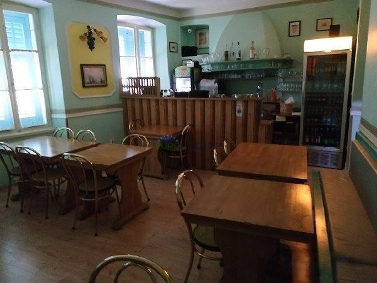 Istra, Rovinj, poslovni prostor z apartmaji