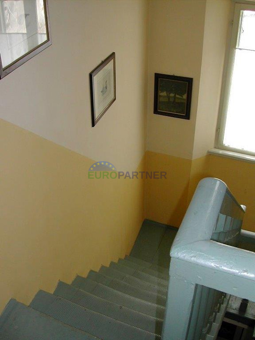 Istra, Rovinj, poslovni prostor z apartmaji