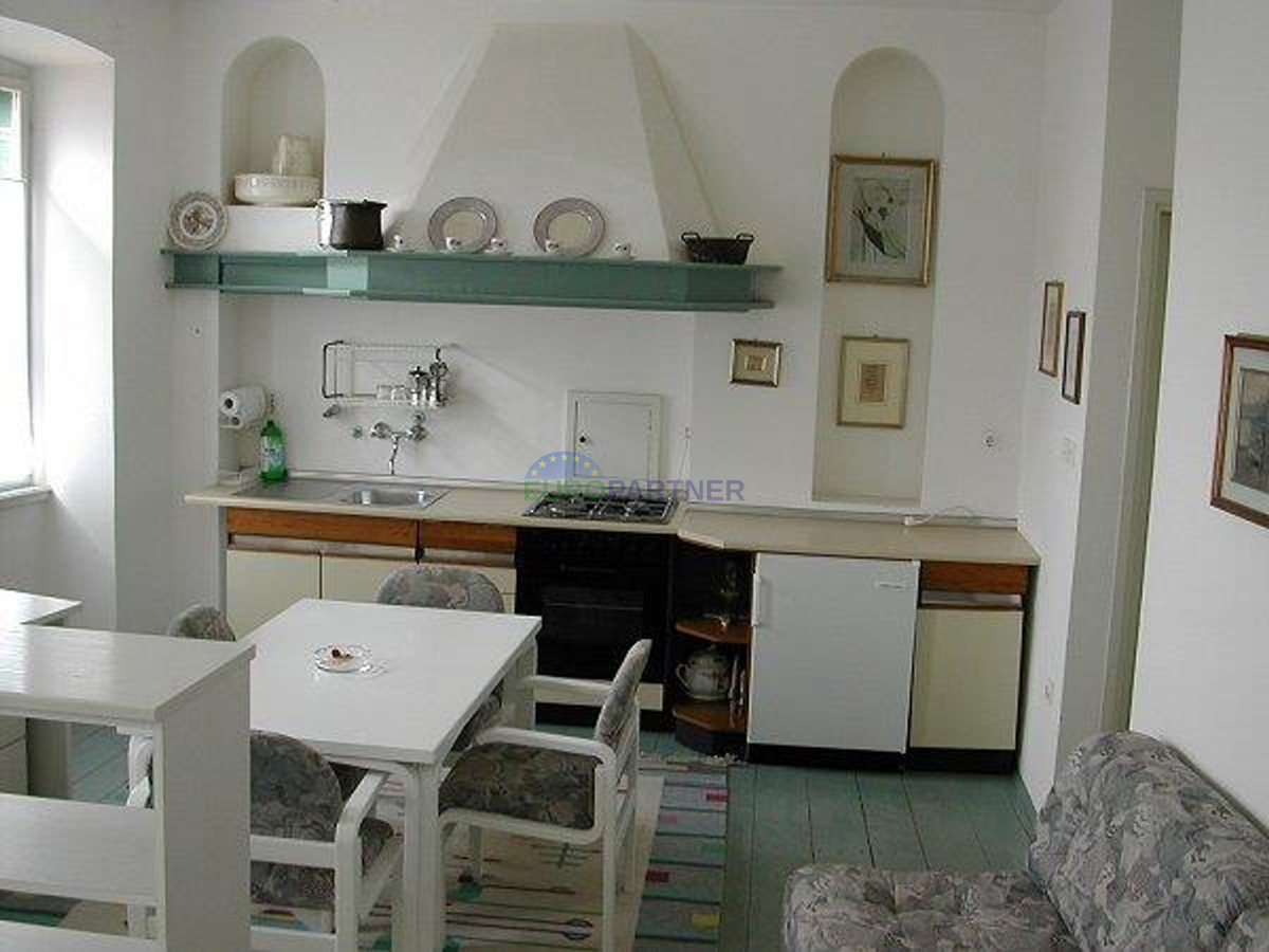 Istra, Rovinj, poslovni prostor z apartmaji