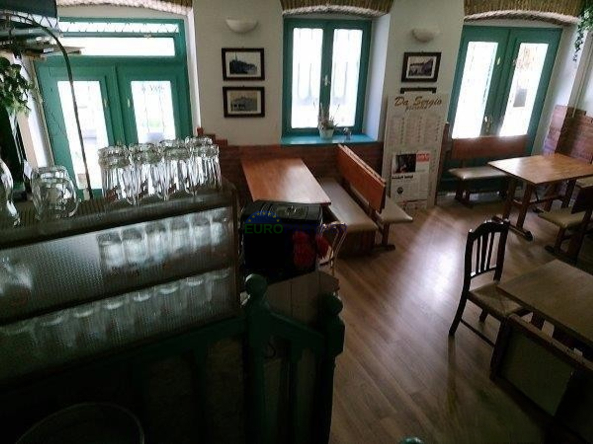 Istra, Rovinj, poslovni prostor z apartmaji