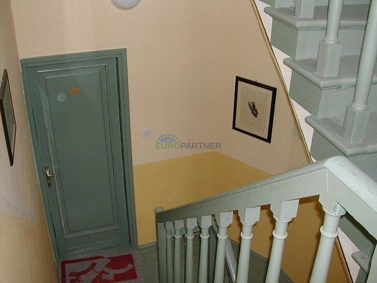 Istra, Rovinj, poslovni prostor z apartmaji