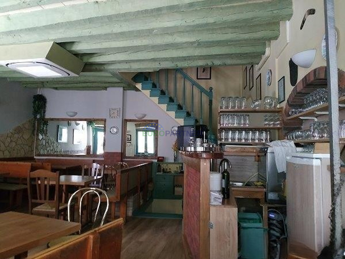 Istra, Rovinj, poslovni prostor z apartmaji