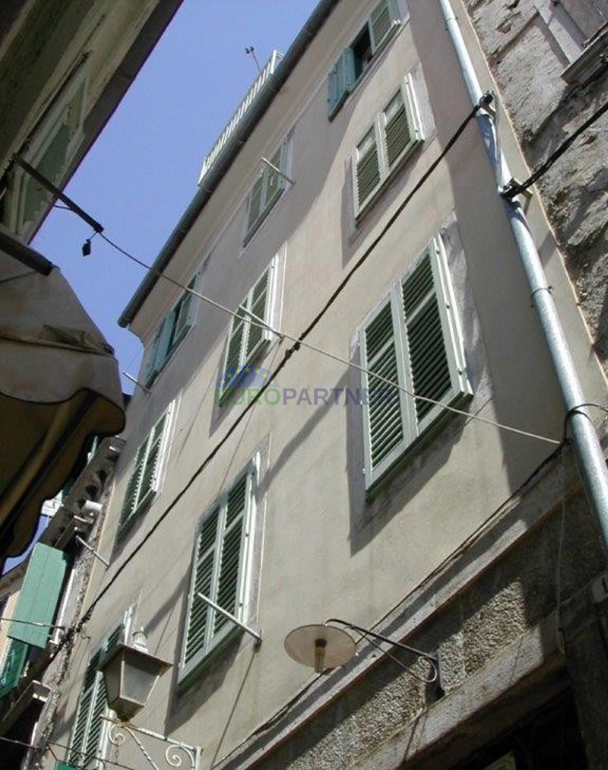 Istra, Rovinj, poslovni prostor z apartmaji