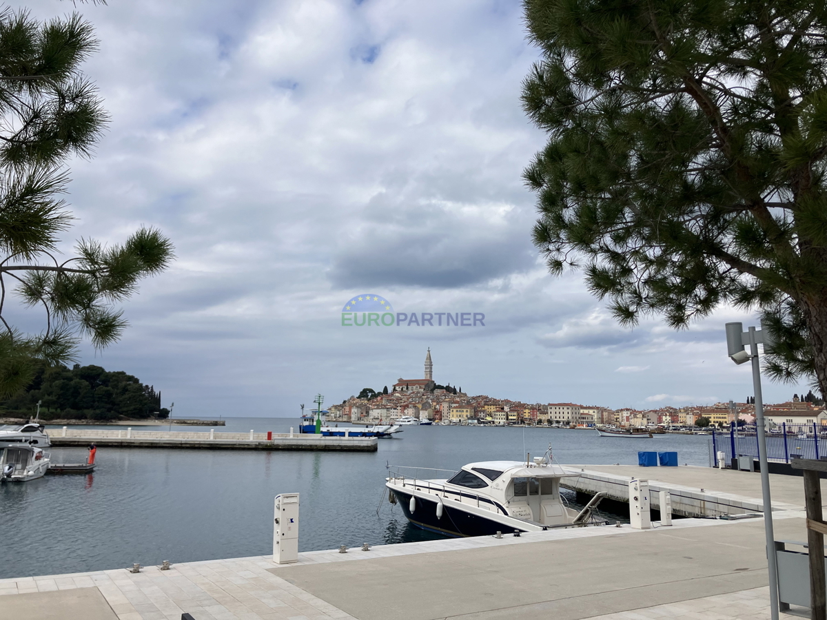 Istra, Rovinj, poslovni prostor z apartmaji