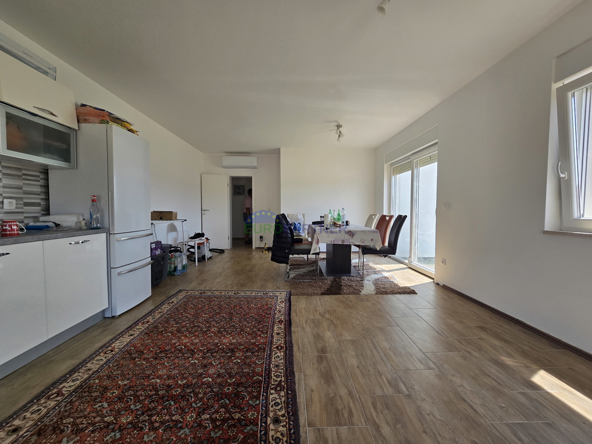 Apartmajska hiša z razgledom na morje, okolica Poreča