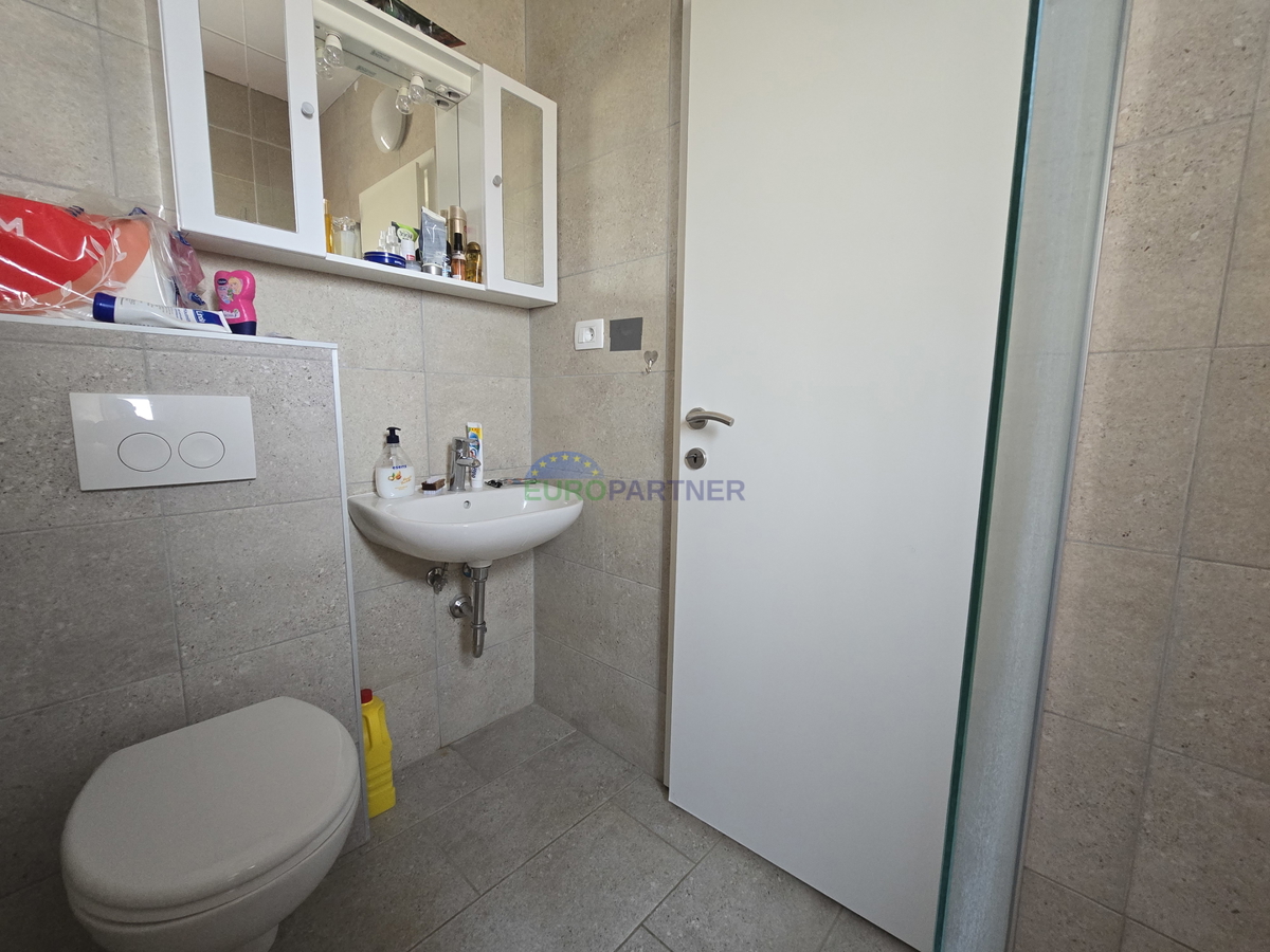 Apartmajska hiša z razgledom na morje, okolica Poreča