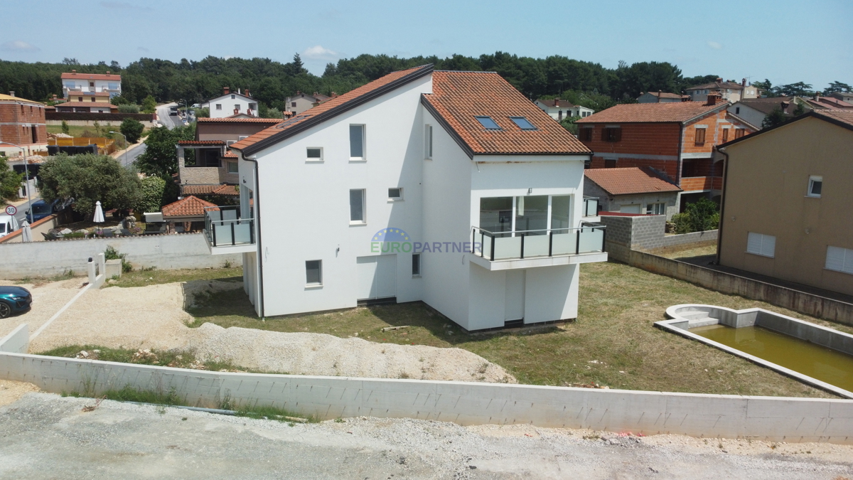 Apartmajska hiša z razgledom na morje, okolica Poreča
