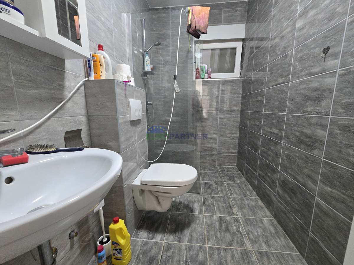 Apartmajska hiša z razgledom na morje, okolica Poreča