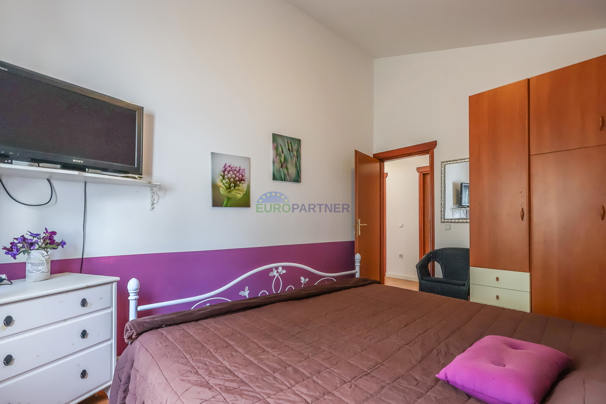 Enonadstropna hiša z razgledom na morje, 10 km od Poreča