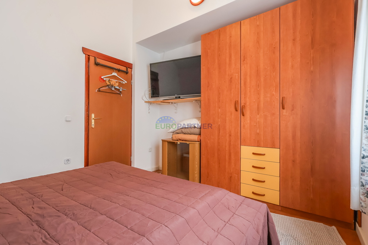 Enonadstropna hiša z razgledom na morje, 10 km od Poreča