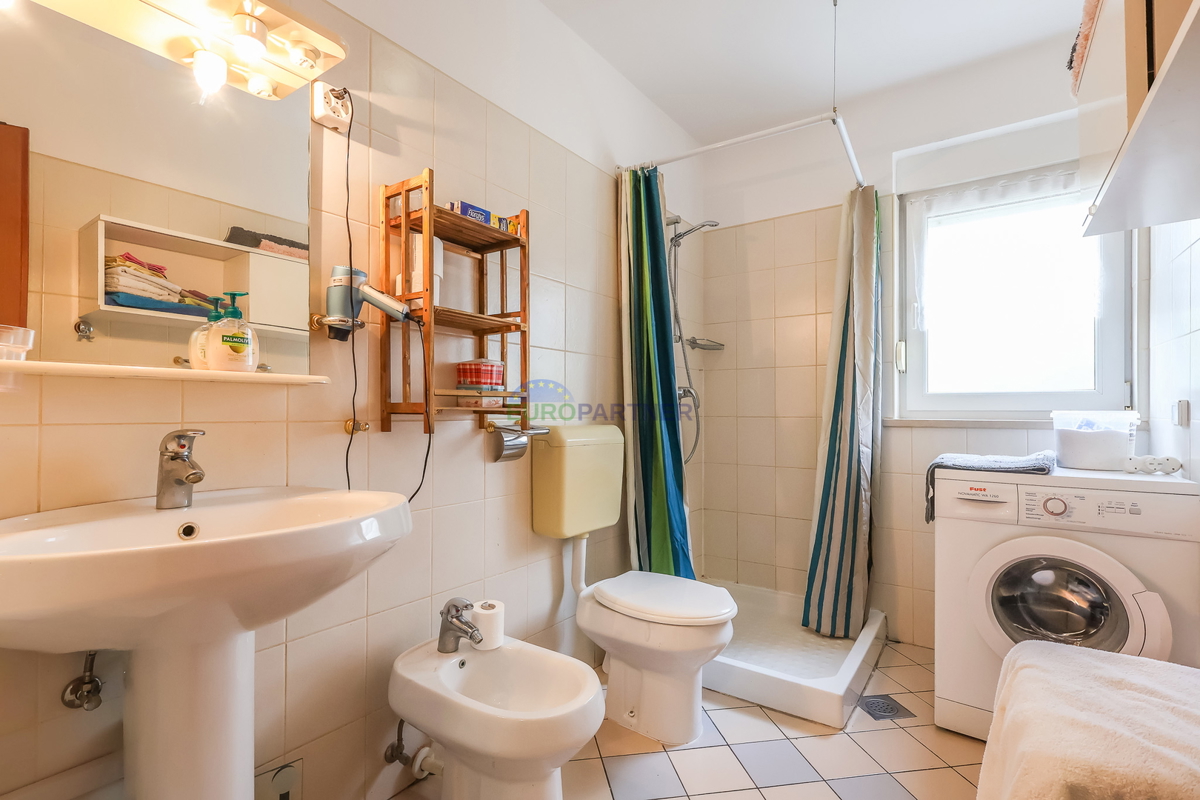 Enonadstropna hiša z razgledom na morje, 10 km od Poreča