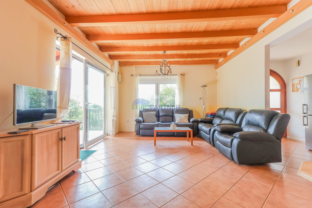 Enonadstropna hiša z razgledom na morje, 10 km od Poreča