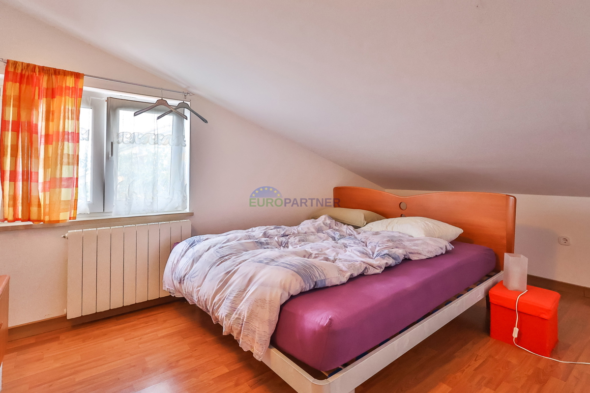 Enonadstropna hiša z razgledom na morje, 10 km od Poreča