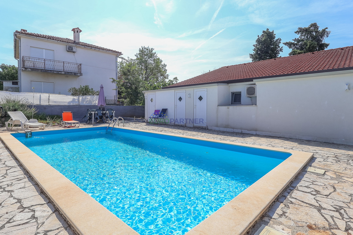 Enonadstropna hiša z razgledom na morje, 10 km od Poreča