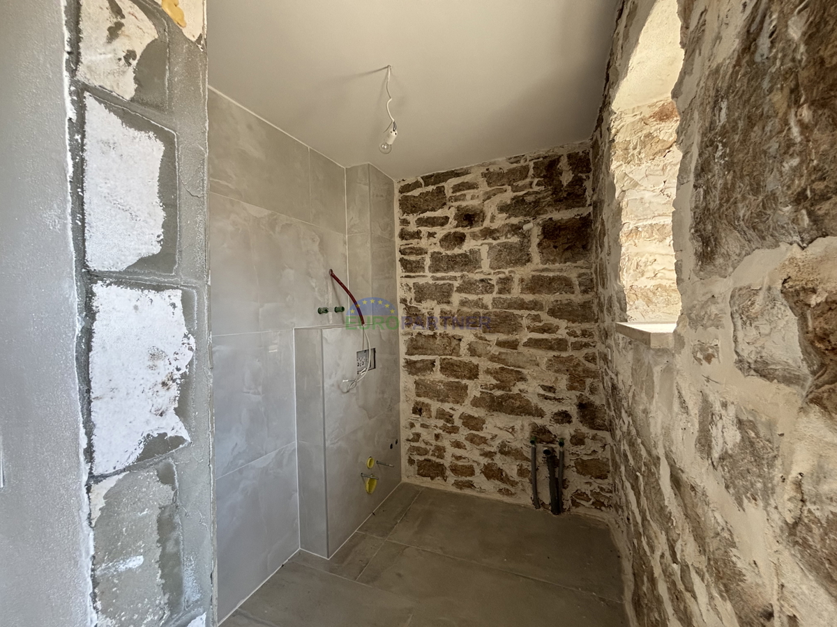 Istra, kamnita hiša v okolici Vrsarja