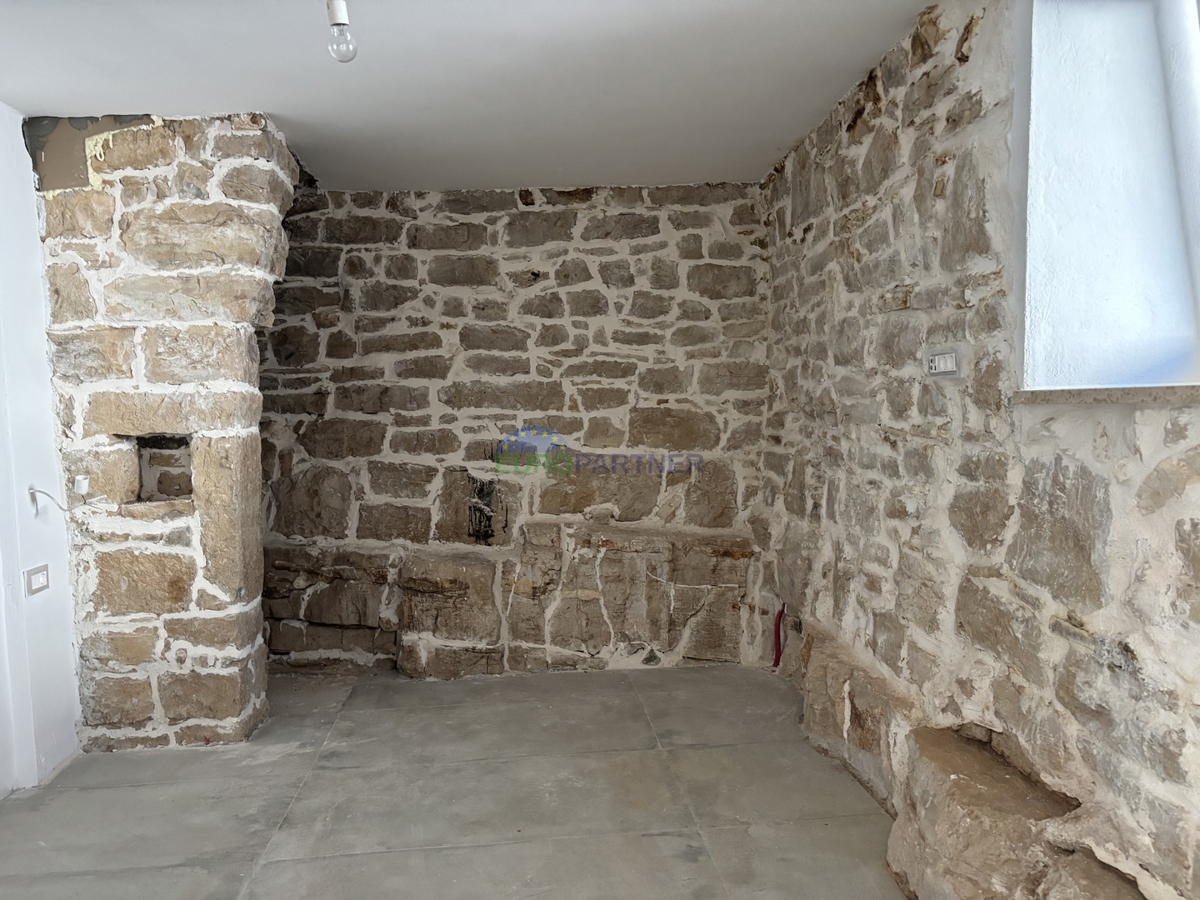 Istra, kamnita hiša v okolici Vrsarja