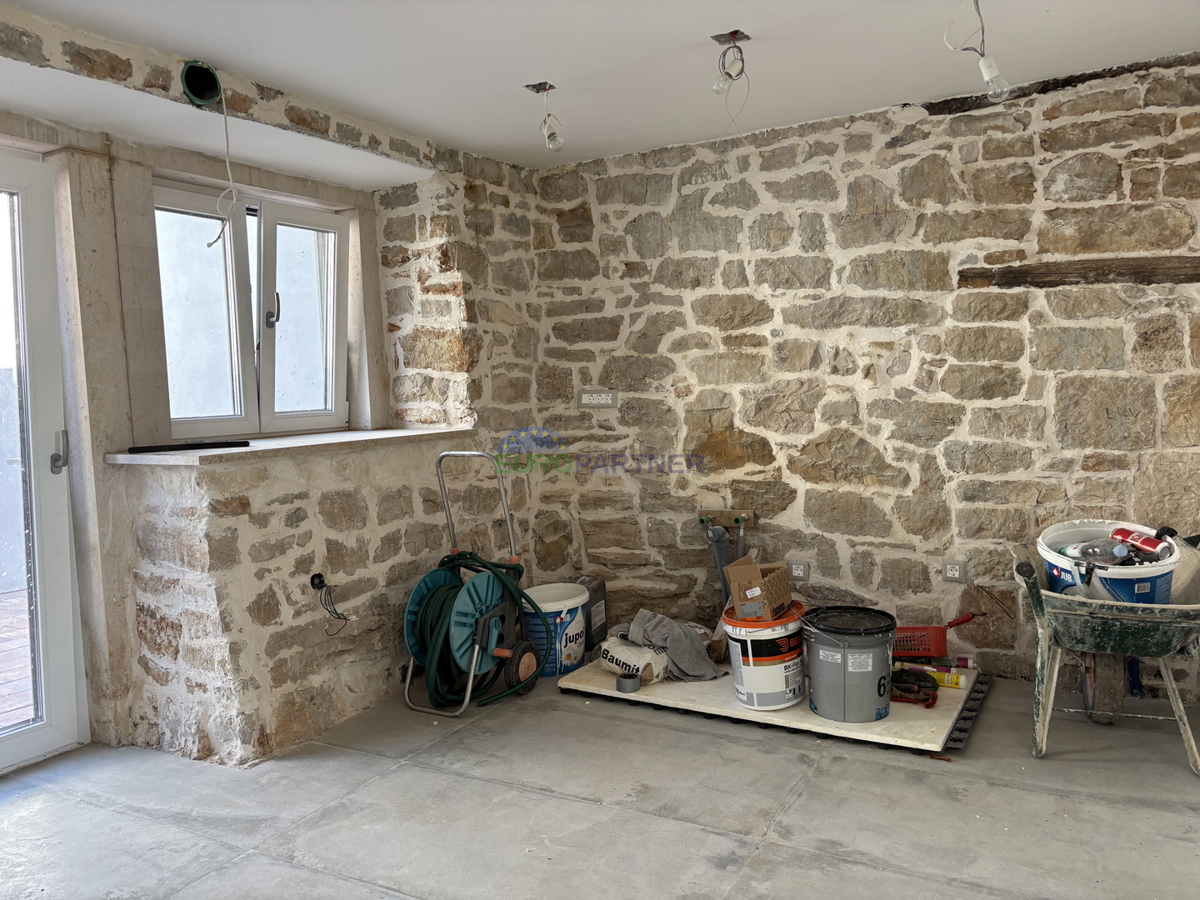 Istra, kamnita hiša v okolici Vrsarja