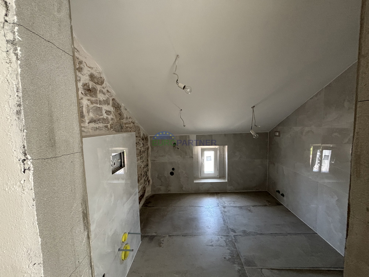 Istra, kamnita hiša v okolici Vrsarja