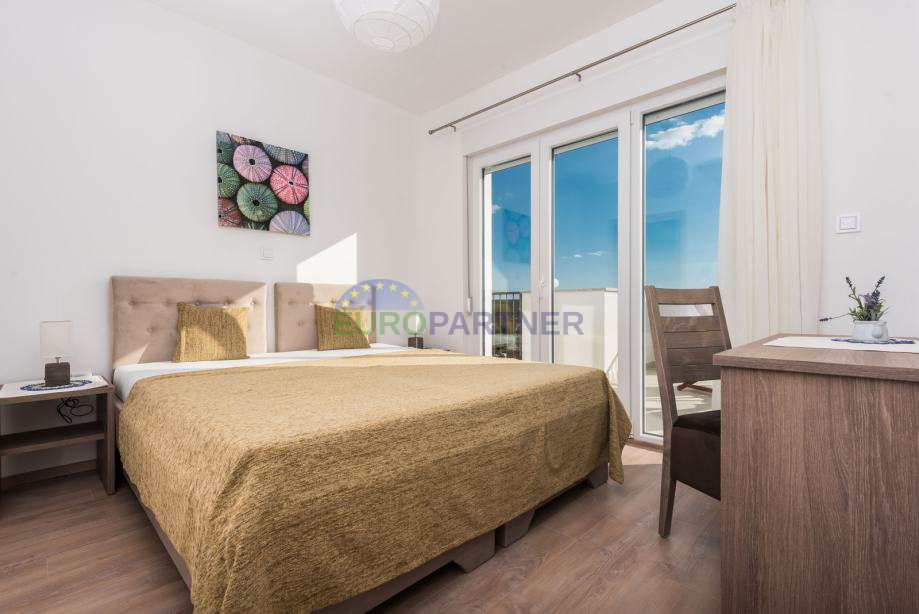Vila s bazenom, pogled na morje