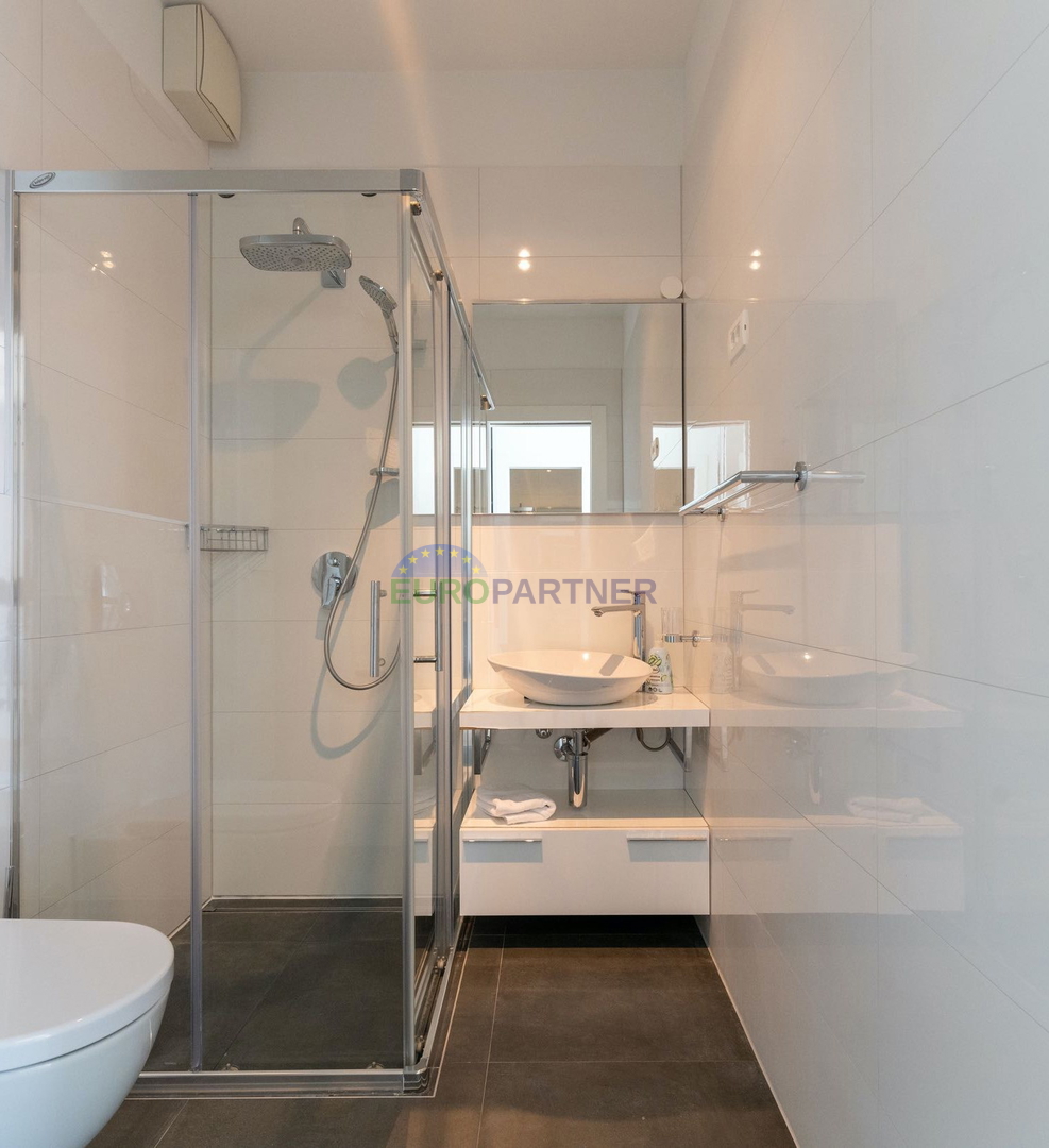 Čudovita vila PRVA VRSTA ob morju, Trogir, Čiovo