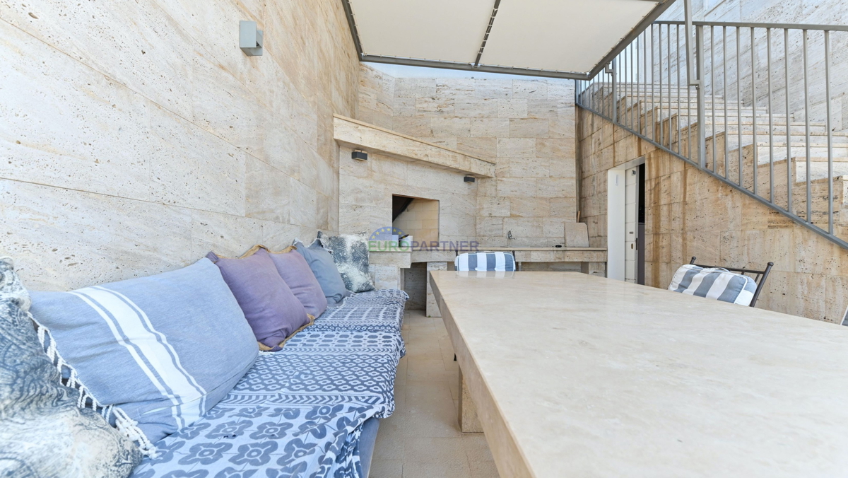 Čudovita vila PRVA VRSTA ob morju, Trogir, Čiovo