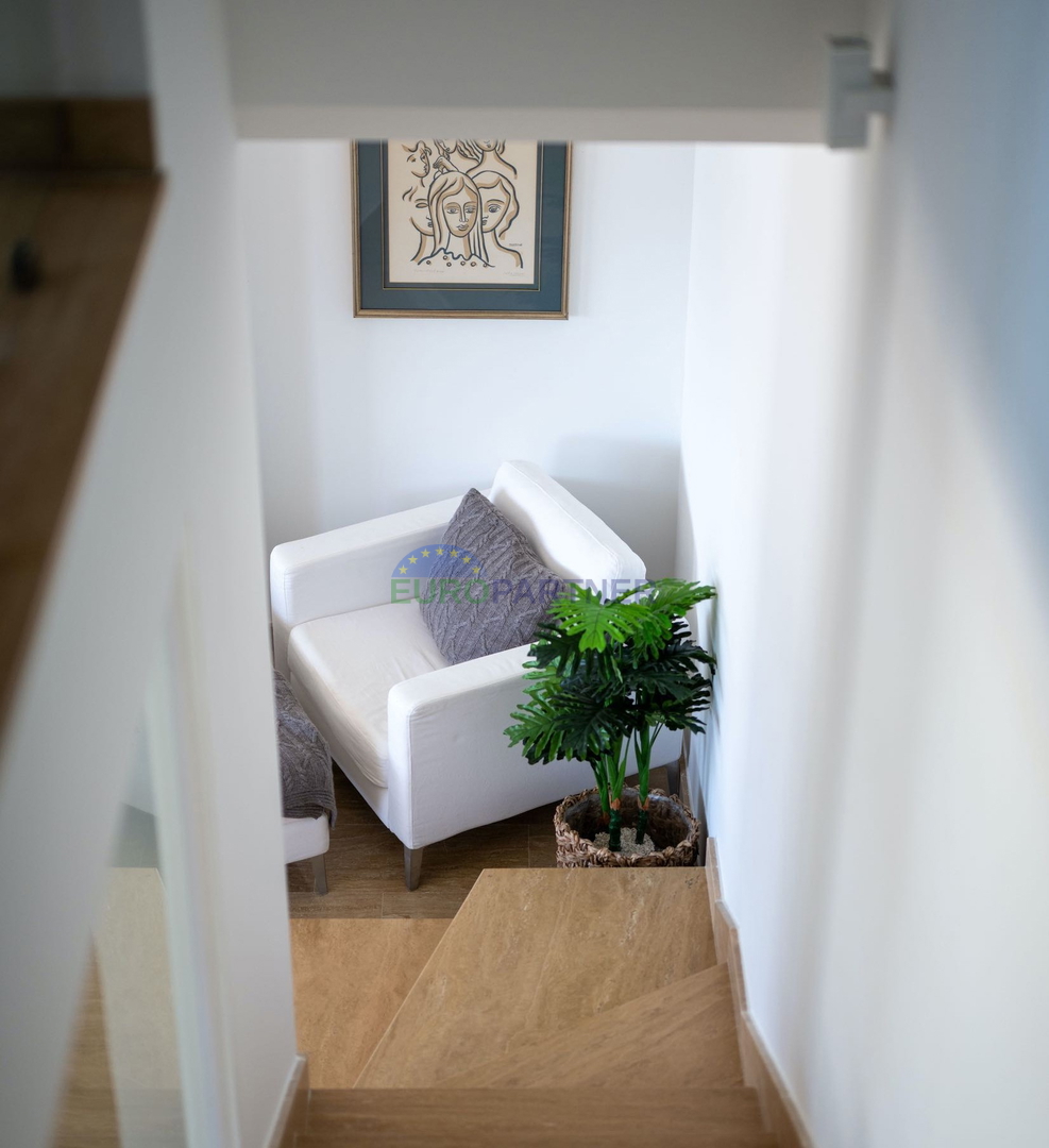 Čudovita vila PRVA VRSTA ob morju, Trogir, Čiovo