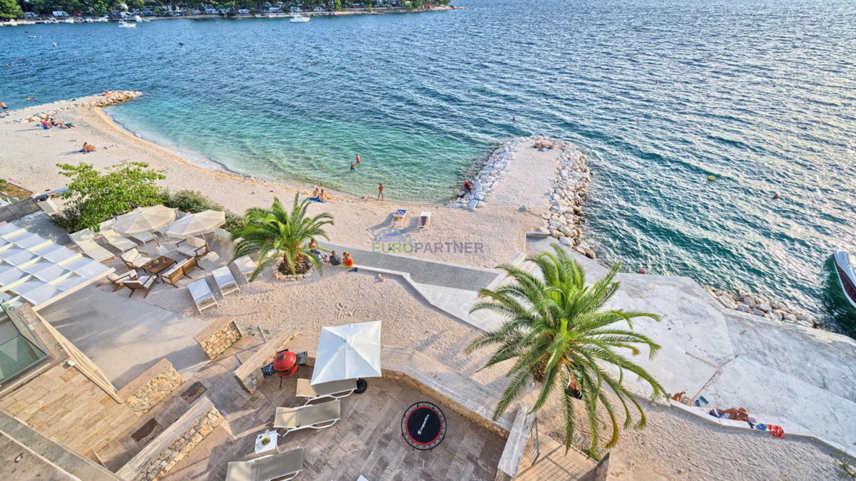 Čudovita vila PRVA VRSTA ob morju, Trogir, Čiovo