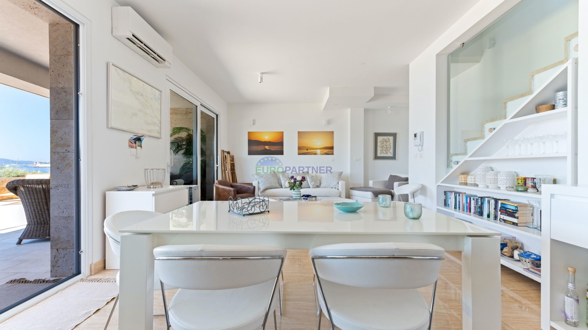 Čudovita vila PRVA VRSTA ob morju, Trogir, Čiovo