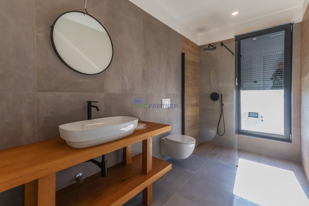 Samostojna luksuzna vila s pogledom na morje