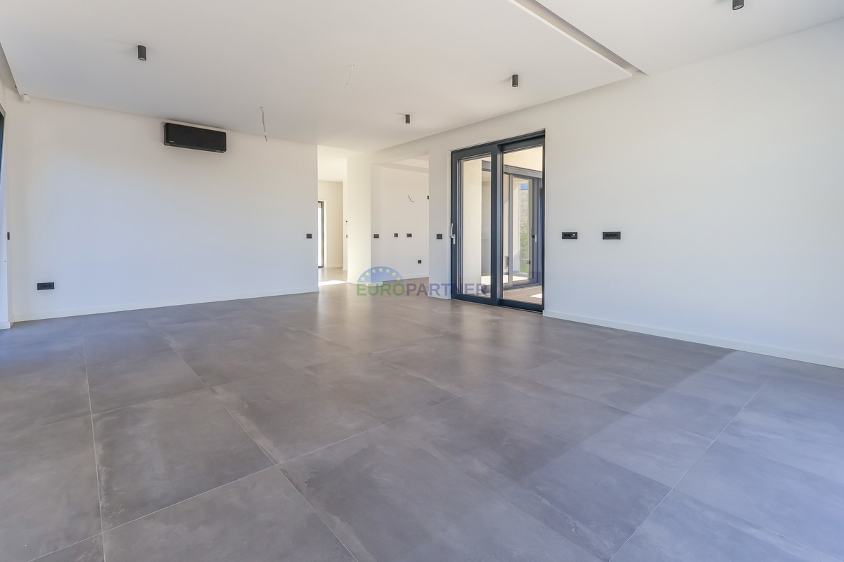 Samostojna luksuzna vila s pogledom na morje