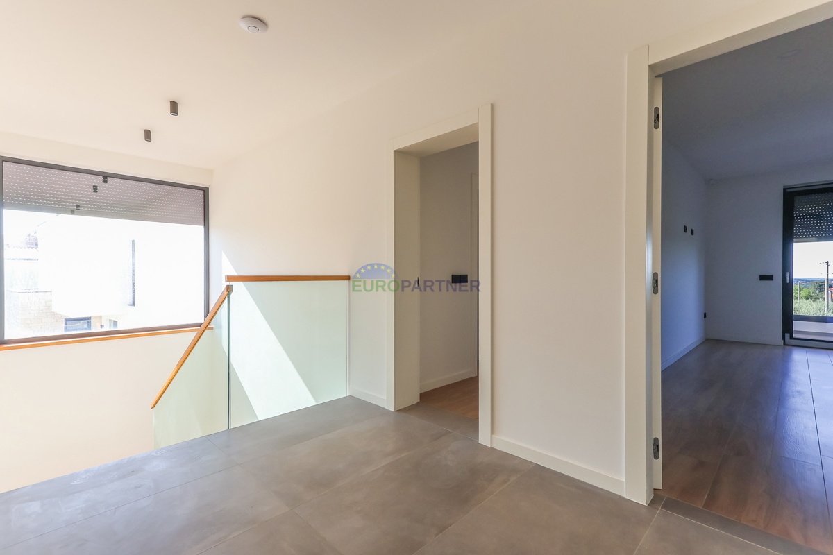 Samostojna luksuzna vila s pogledom na morje