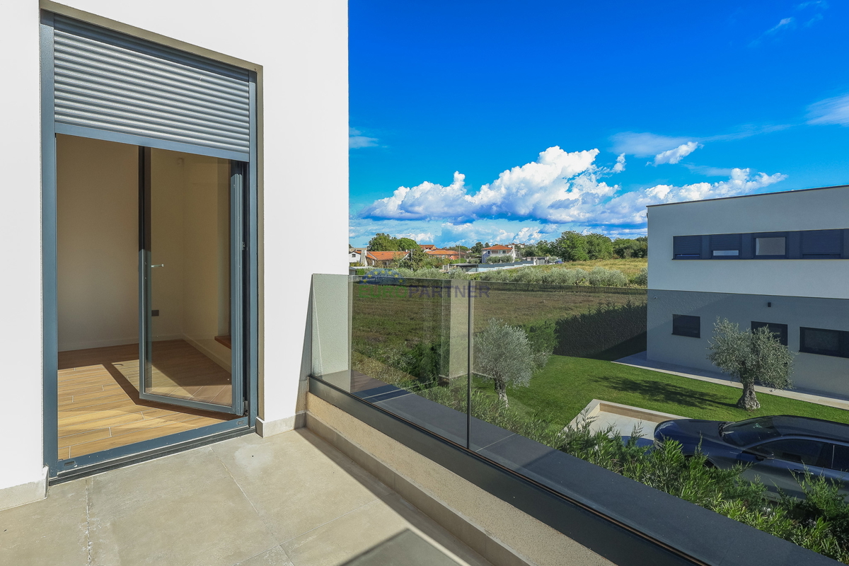 Samostojna luksuzna vila s pogledom na morje