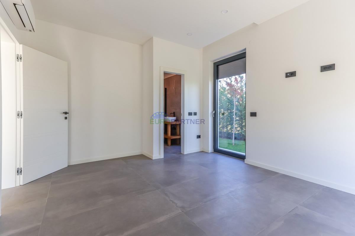 Samostojna luksuzna vila s pogledom na morje