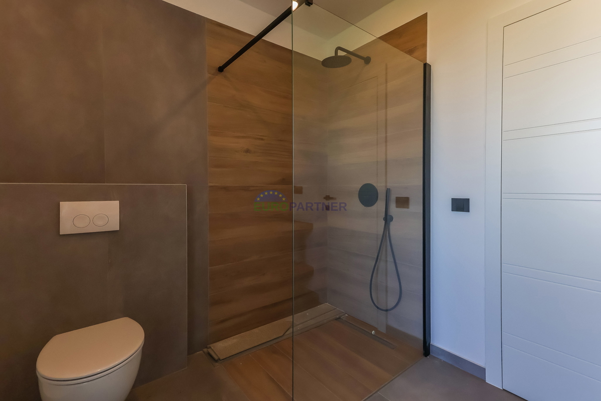 Samostojna luksuzna vila s pogledom na morje