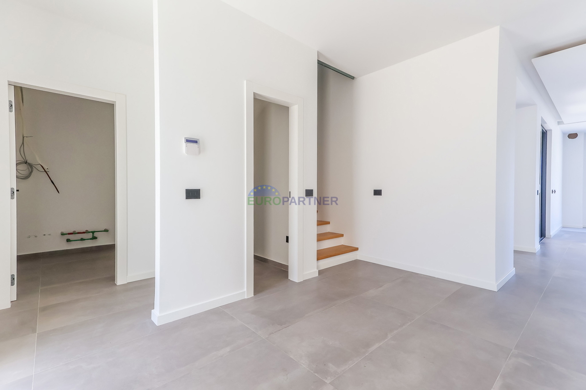 Samostojna luksuzna vila s pogledom na morje