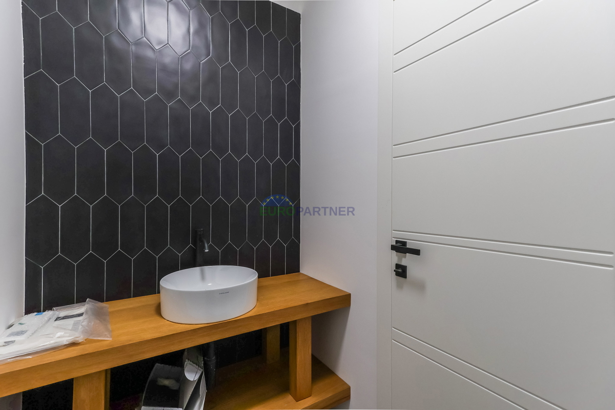 Samostojna luksuzna vila s pogledom na morje