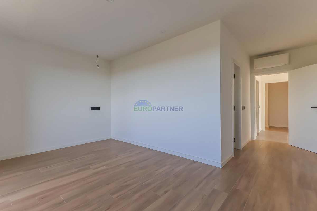 Samostojna luksuzna vila s pogledom na morje