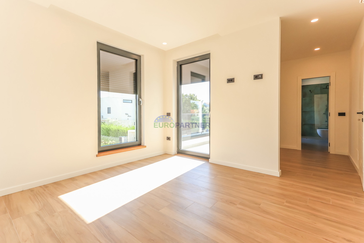 Samostojna luksuzna vila s pogledom na morje