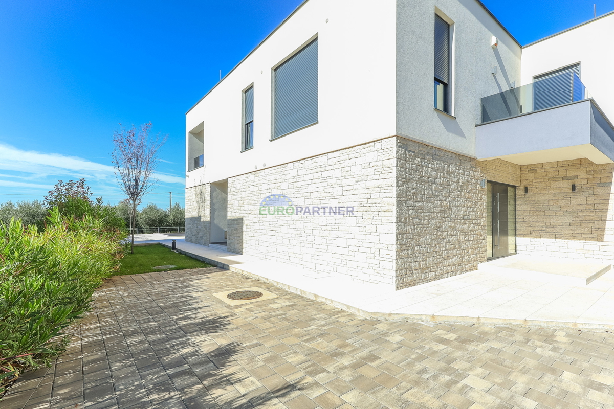 Samostojna luksuzna vila s pogledom na morje