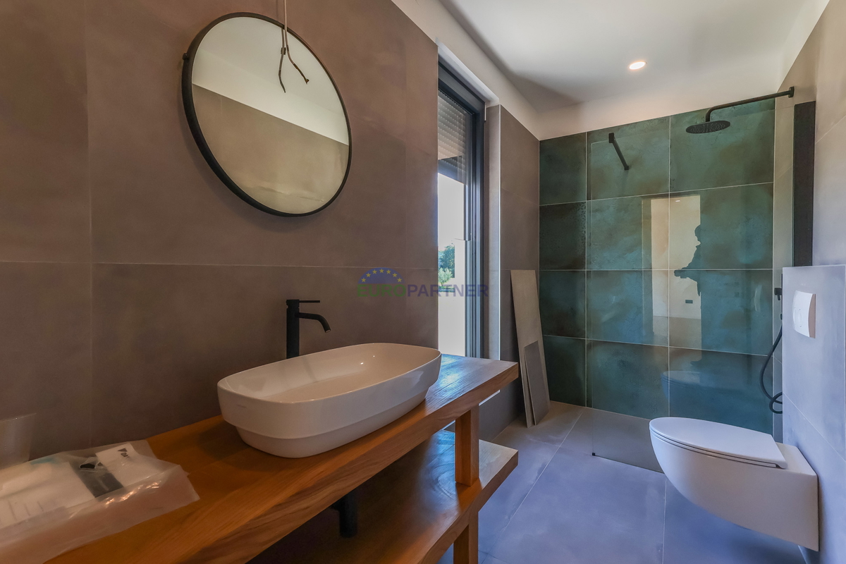 Samostojna luksuzna vila s pogledom na morje